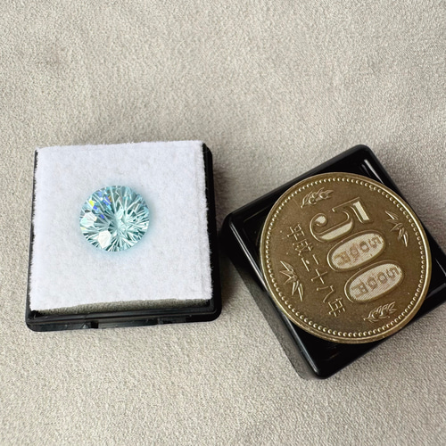 澄んだ輝き】花火カット10mm キュービックジルコニア 高品質ルース（青