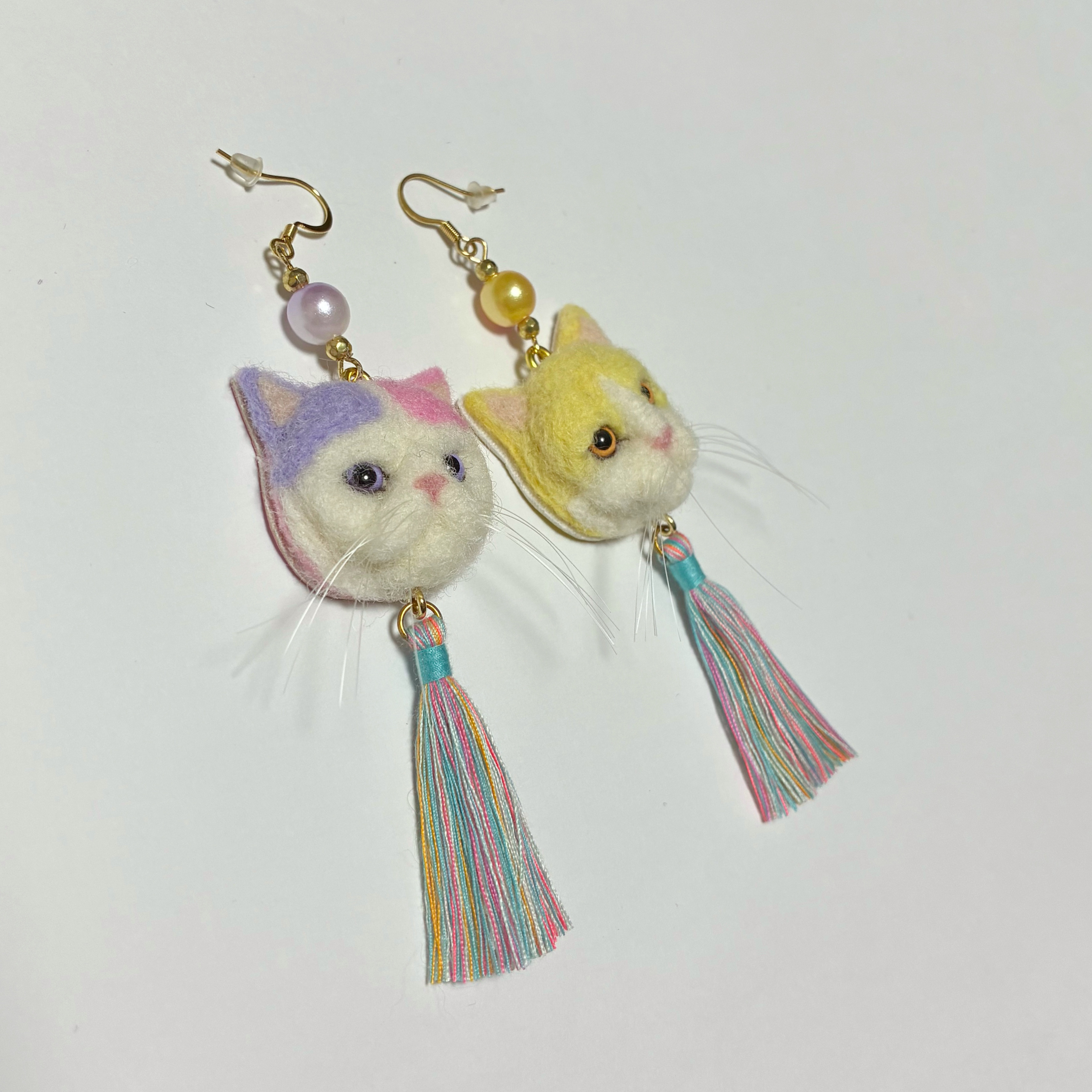 羊毛フェルト 猫ピアス ドリームカラー猫