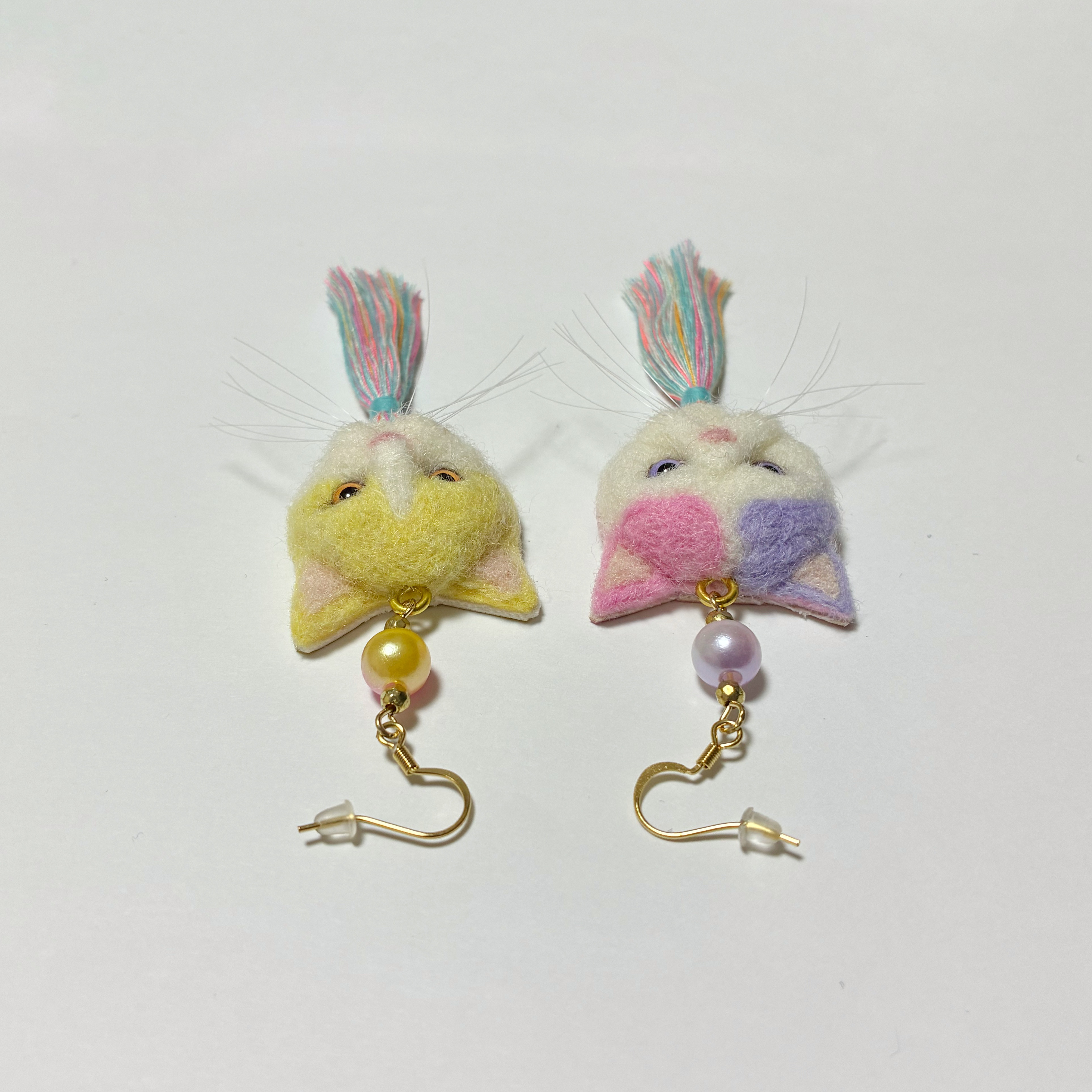 羊毛フェルト 猫ピアス ドリームカラー猫