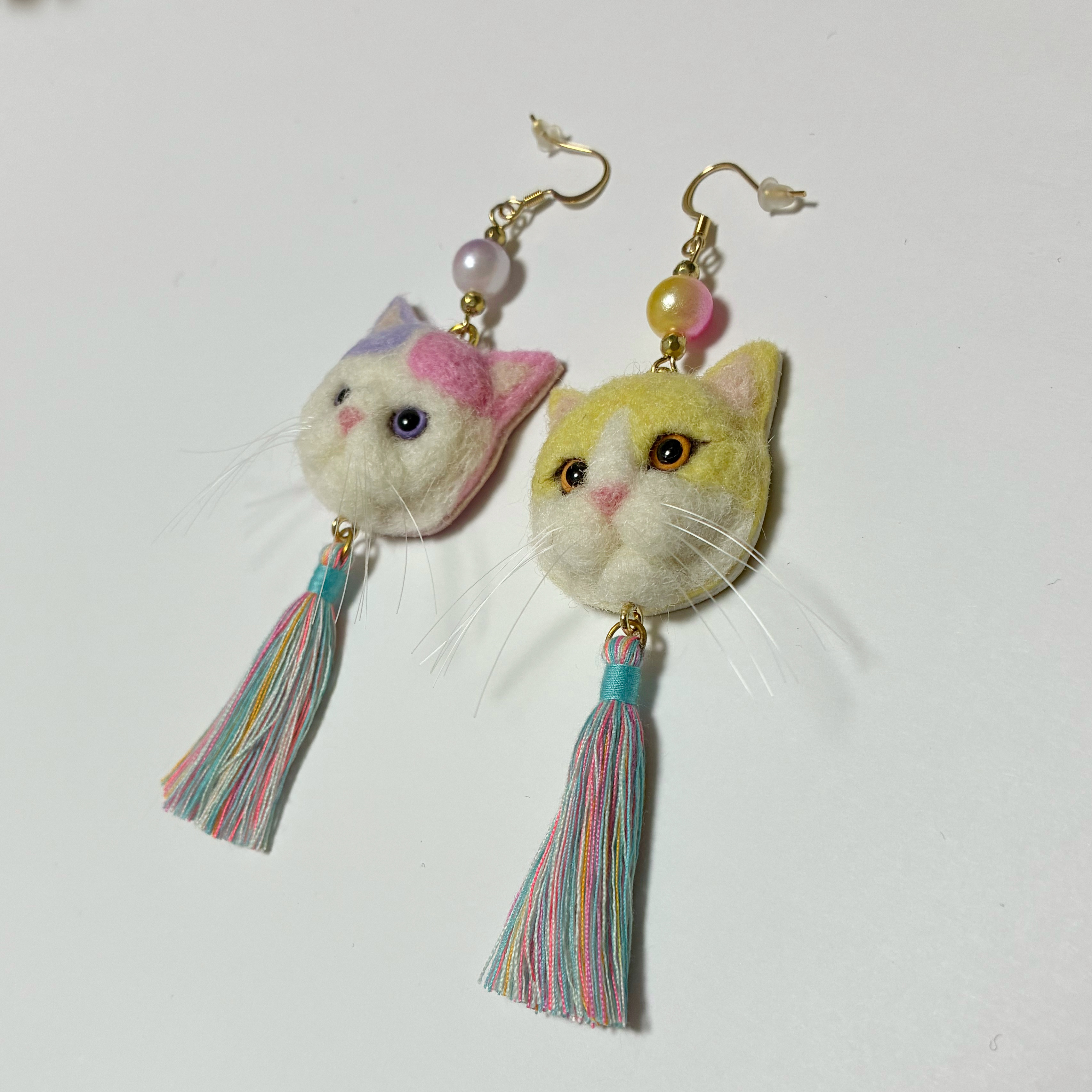羊毛フェルト 猫ピアス ドリームカラー猫