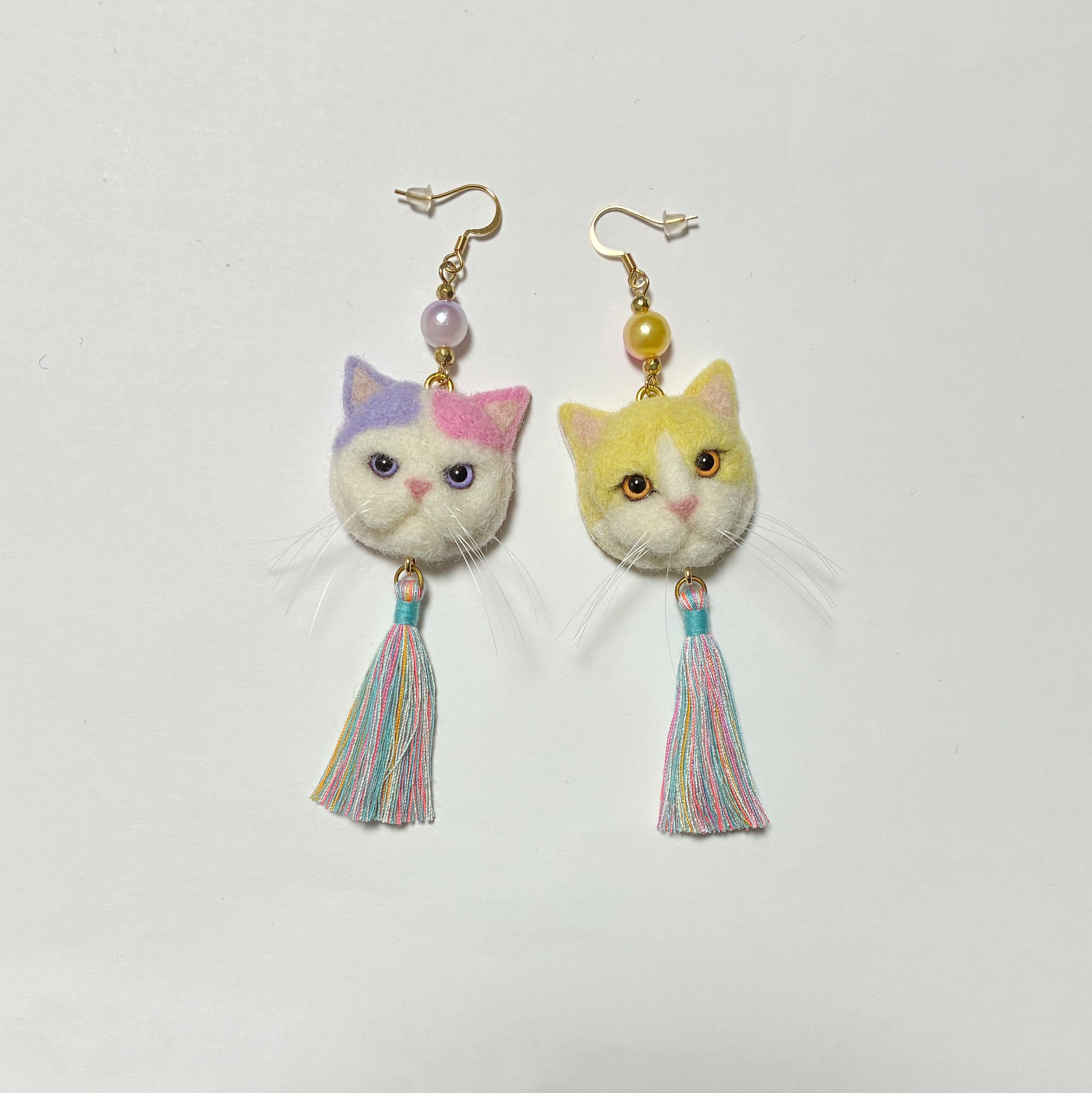 羊毛フェルト 猫ピアス ドリームカラー猫