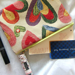 オランダ生地　ハートの愛いっぱいポーチ　ハートのボタン付き　通帳入れ　コスメいれ 6枚目の画像