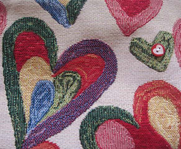 オランダ生地　ハートの愛いっぱいポーチ　ハートのボタン付き　通帳入れ　コスメいれ 3枚目の画像