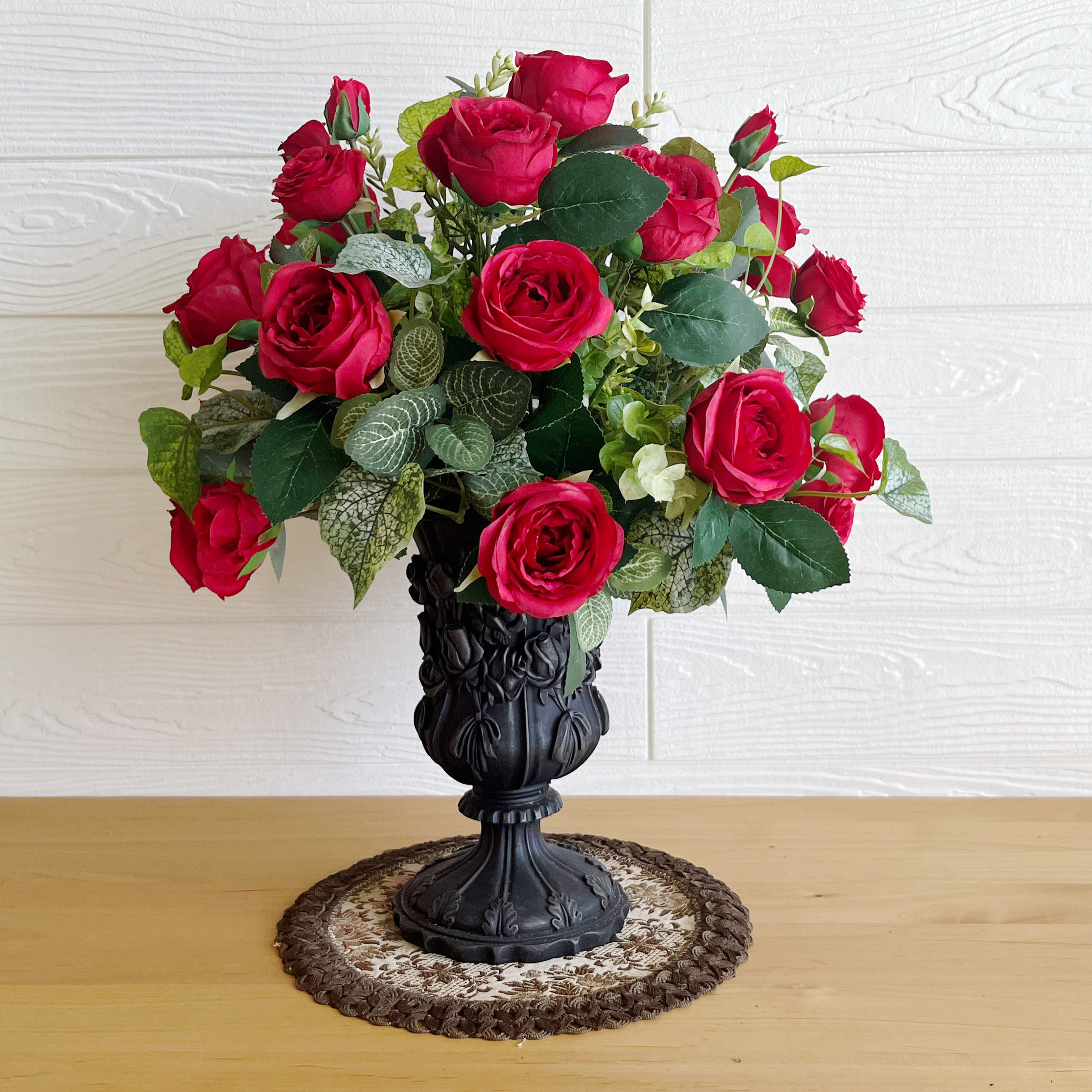 真っ赤な薔薇のラウンド型フラワーアレンジメント