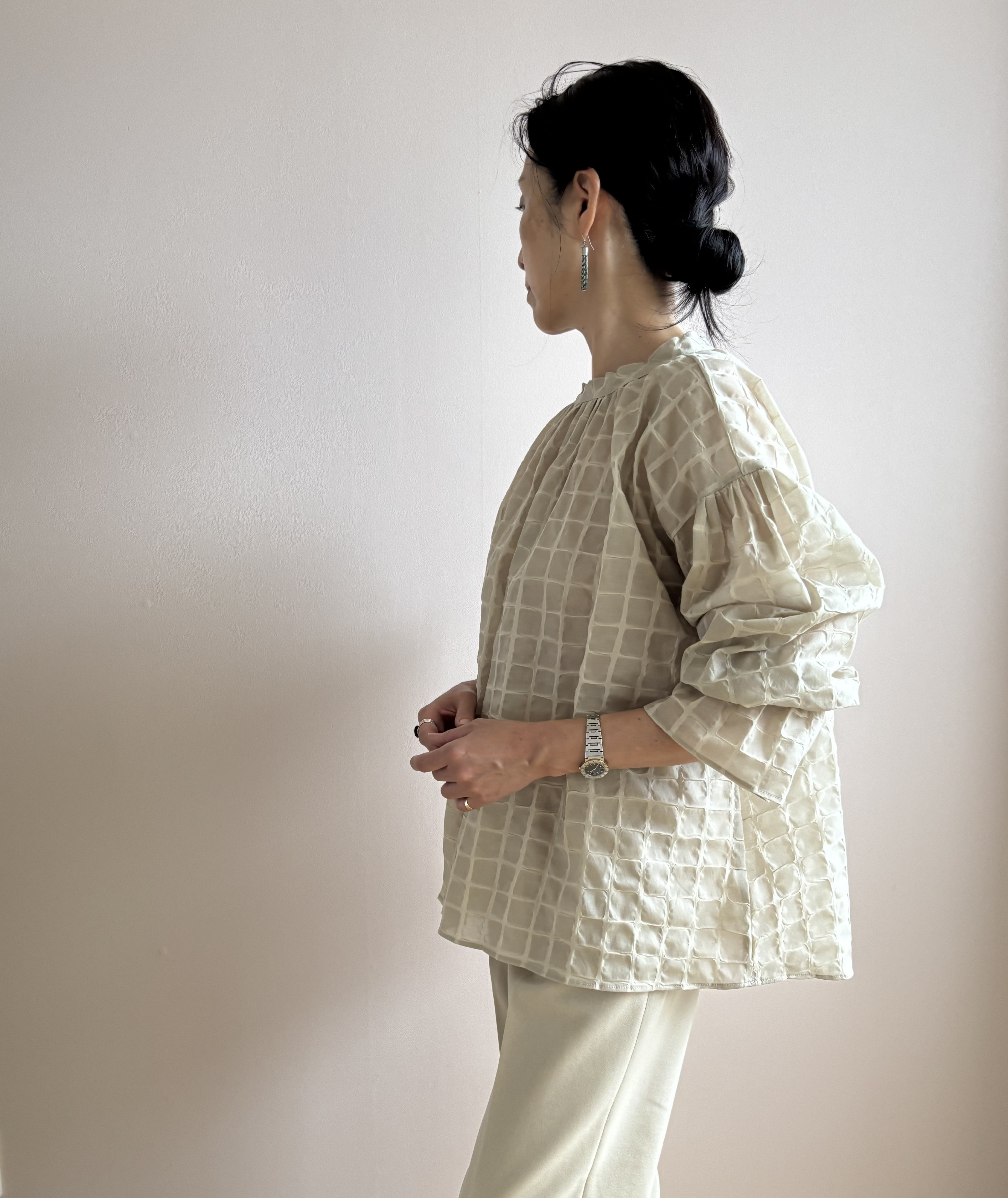 オーガンジーリップル＊ギャザーブラウス＊キャンディースリーブ＊ベージュ