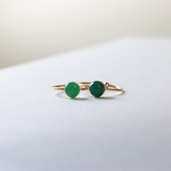 （獨一無二）綠瑪瑙淡色免費戒指（6毫米，金色手術不銹鋼） 第5張的照片