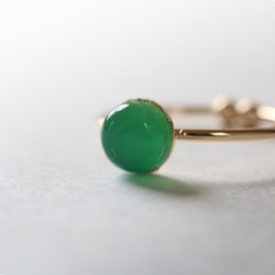 （獨一無二）綠瑪瑙淡色免費戒指（6毫米，金色手術不銹鋼） 第2張的照片