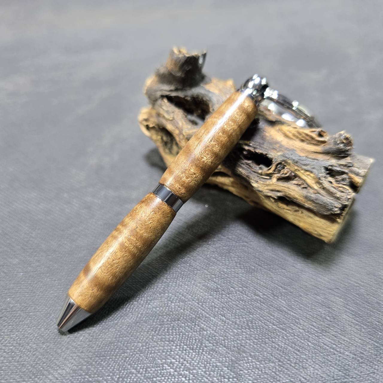 バストーニュウォルナットカーリー ミニウッドボールペン【送料・ギフトボックス無料・当日発送】240