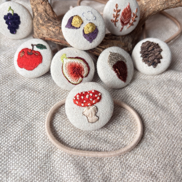 きのこ』刺繍ヘアゴム 赤いきのこ、ベニテングタケのくるみボタン