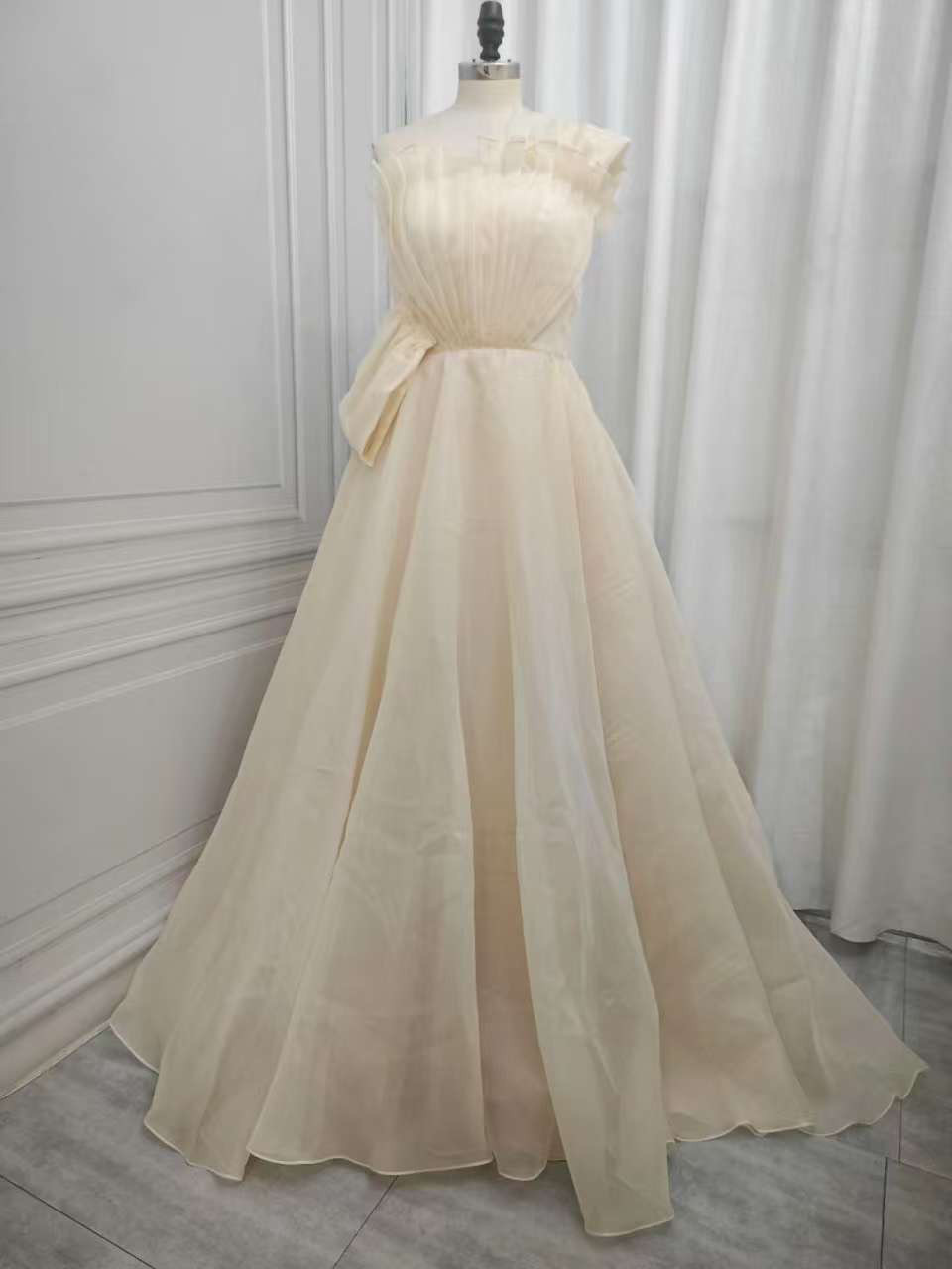 激安　イエロー　シフォン　カラー変更可能　Aライン　スレンダーライン　美品　胸フリル　パーディードレス卒業式音楽会成人式