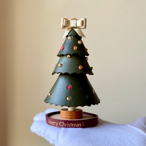 本革仕立てのクリスマスツリー【ギフトボックス付き】卓上サイズ