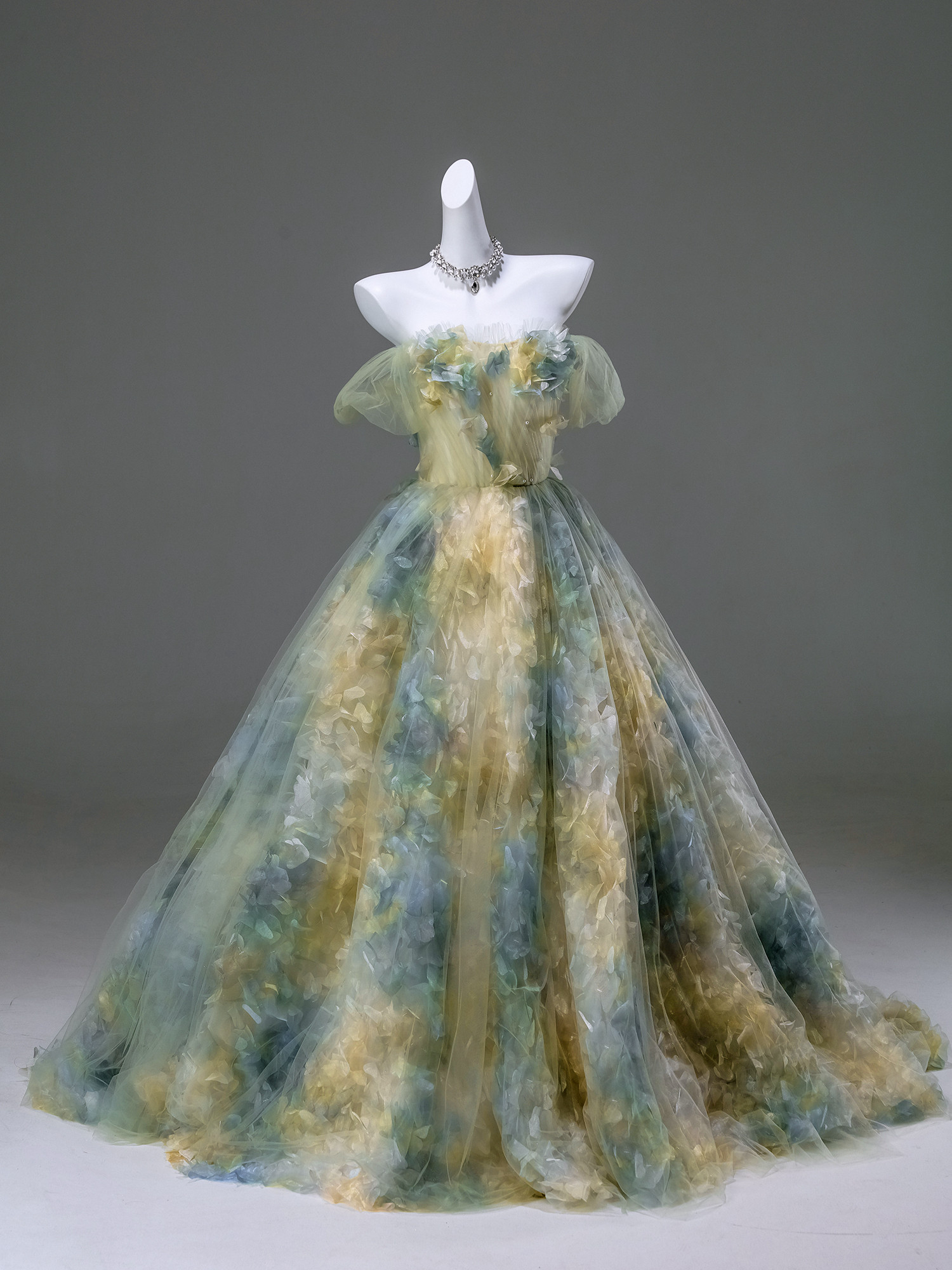 豪華 黄色 ふわふわ オフショルダー 裾引き ウェディングドレス パーティー 演奏会 二次会 前撮り 披露宴 AK158