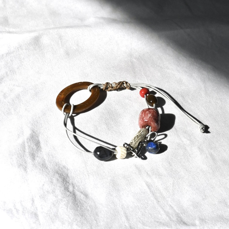 異素材ミックスブレスレット｜アクリル × 天然石 × コード