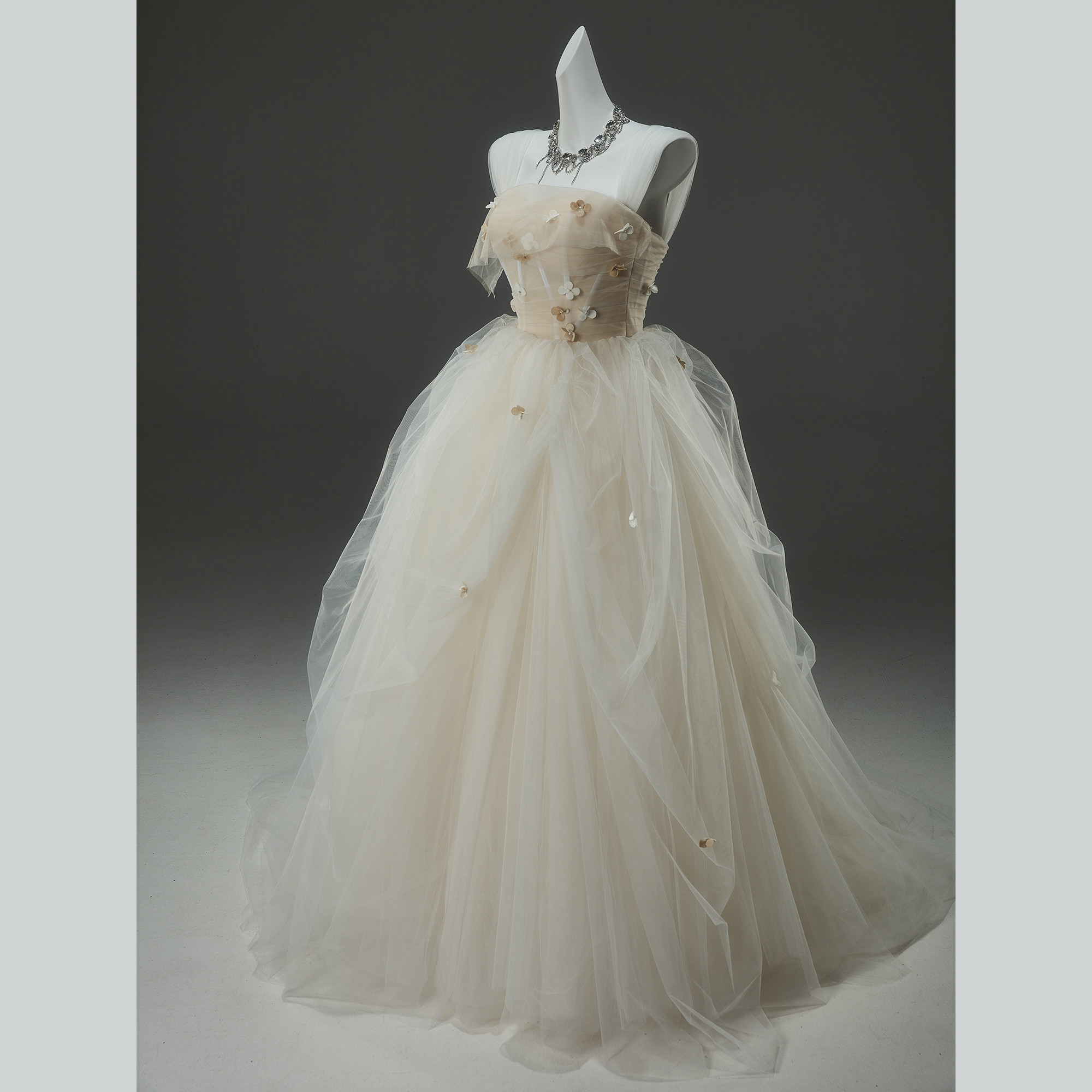 豪華 ベージュ ふわふわ 花 裾引き ドレス ウェディングドレス パーティー 演奏会 二次会 前撮り 披露宴 AK170