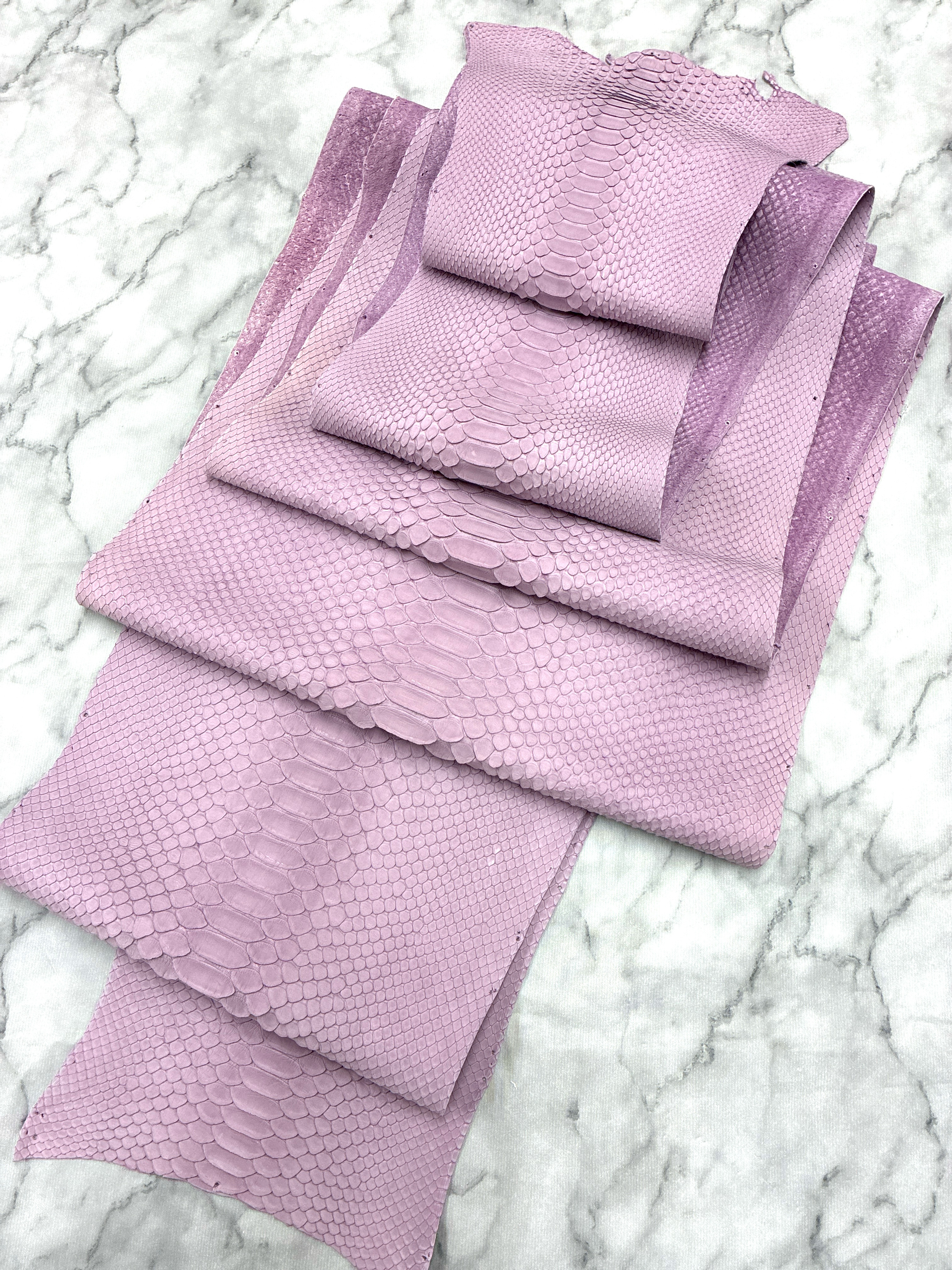 《お買い得》パイソン ヘビ革 ホワイトラベンダー 一枚革_P206