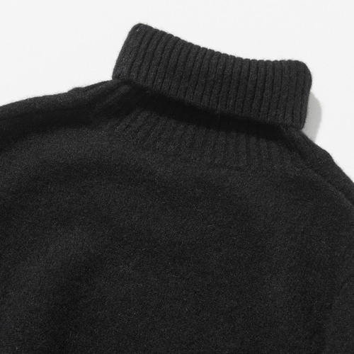 シンプルだけど、一枚で様になる』カシミヤ100％ タートルネック