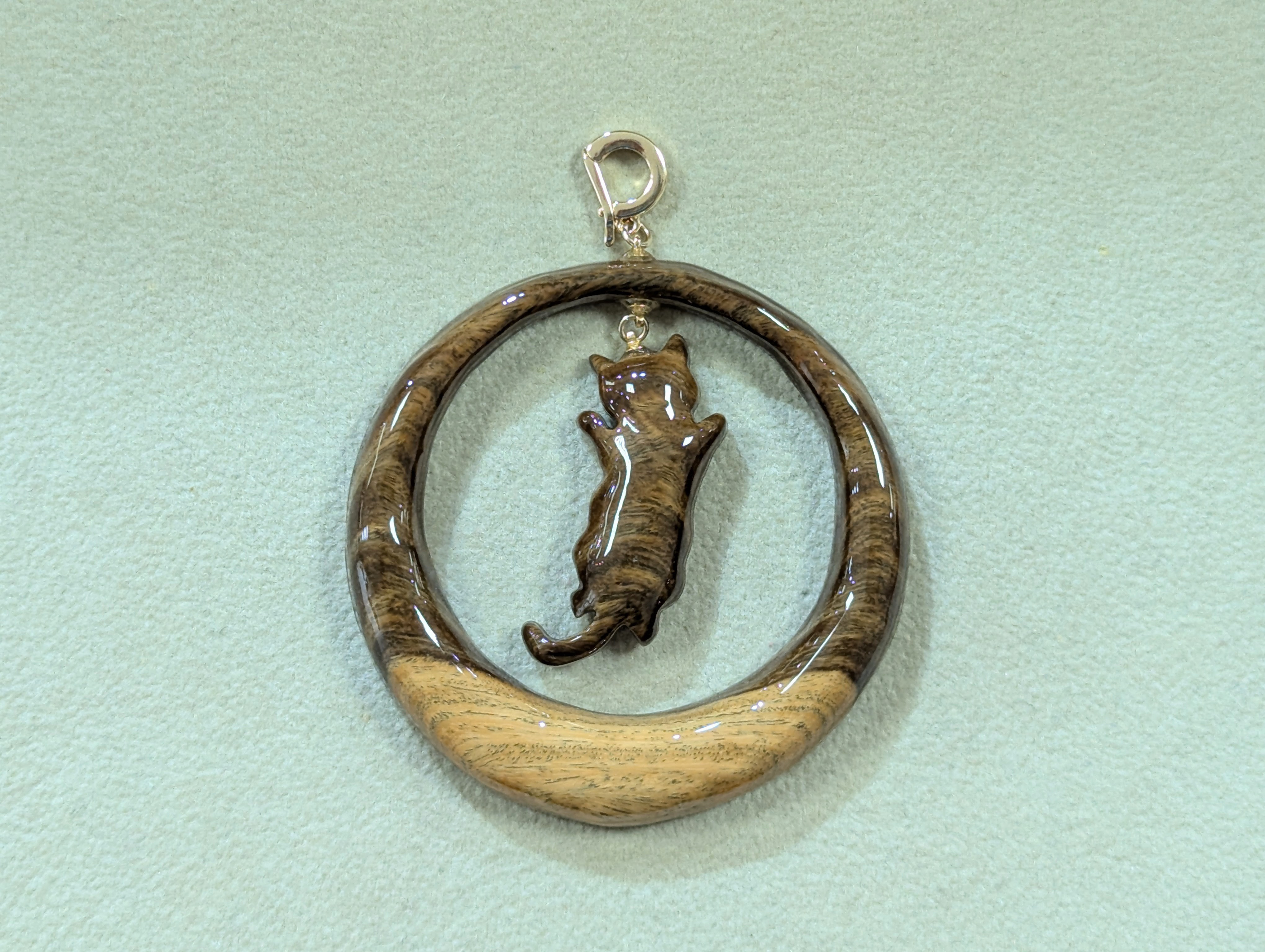 木製　ペンダントトップ　（　ねこ　）