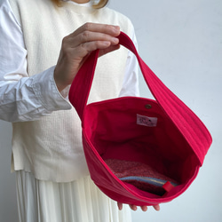 赤いベリーのくったり帆布のトートバッグ 8枚目の画像