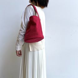 赤いベリーのくったり帆布のトートバッグ 2枚目の画像