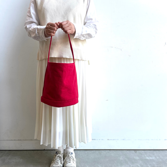 赤いベリーのくったり帆布のトートバッグ 1枚目の画像