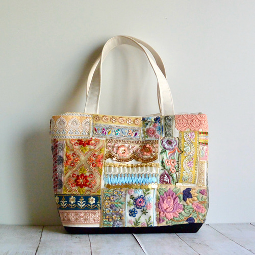 インド刺繍リボンのパッチワーク風トートバッグ【Mサイズ】 トート