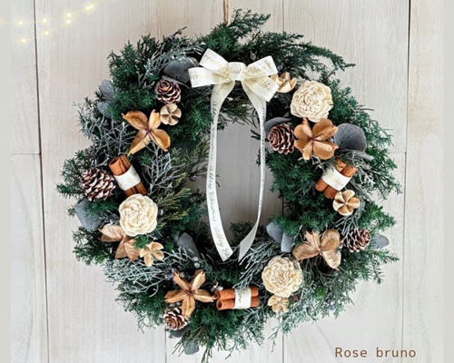 ローズヒップと針葉樹の香りに包まれる　クリスマスリース　ドライフラワー ローズヒップと針葉樹の香りに包まれる クリスマスリース ドライ