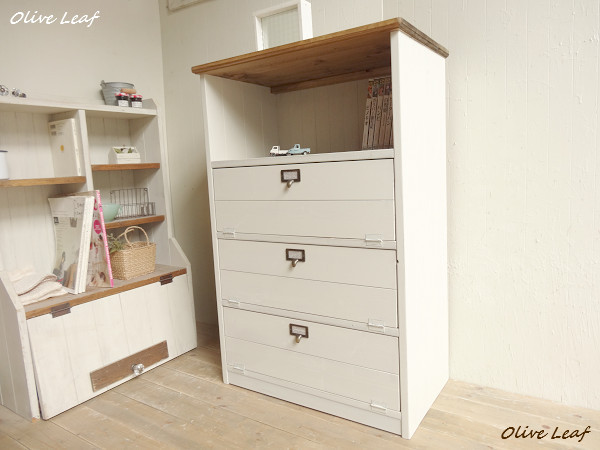 ※送料がかなり安くなりました！サイズ、デザインオーダー可！●バッタン３枚扉キャビネット●シャビーホワイト無垢材●受注製作