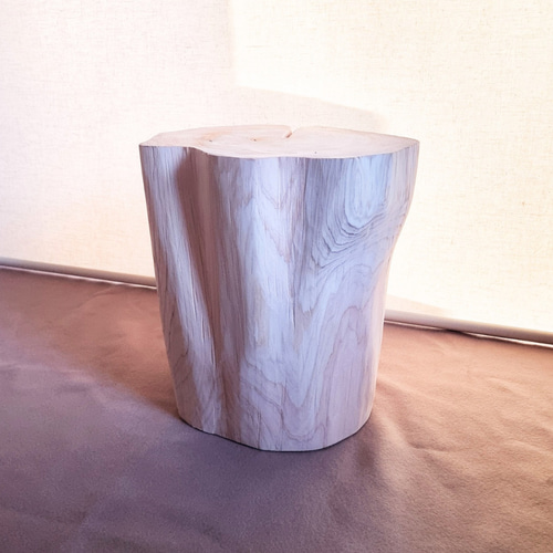 ナチュラルウッドのサイドテーブル 木の温もりと天然アロマの香り 椅子