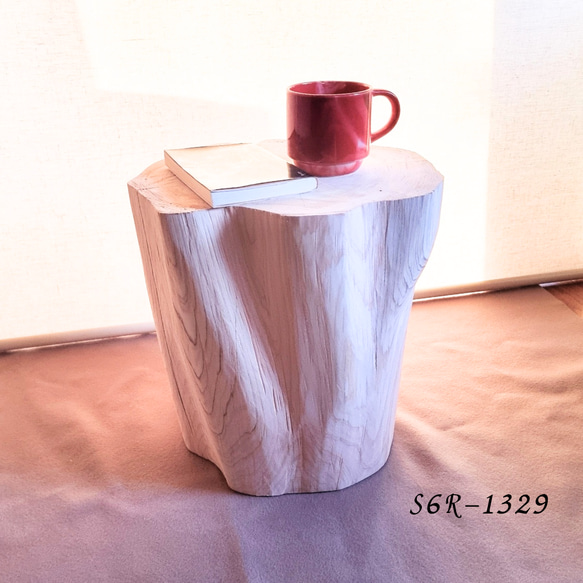 ナチュラルウッドのサイドテーブル 木の温もりと天然アロマの香り 椅子・花台 ナチュラルウッドのサイドテーブル 木の温もりと天然アロマの香り 椅子