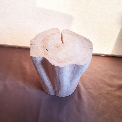 ナチュラルウッドのサイドテーブル 木の温もりと天然アロマの香り 椅子・花台 ナチュラルウッドのサイドテーブル 木の温もりと天然アロマの香り 椅子