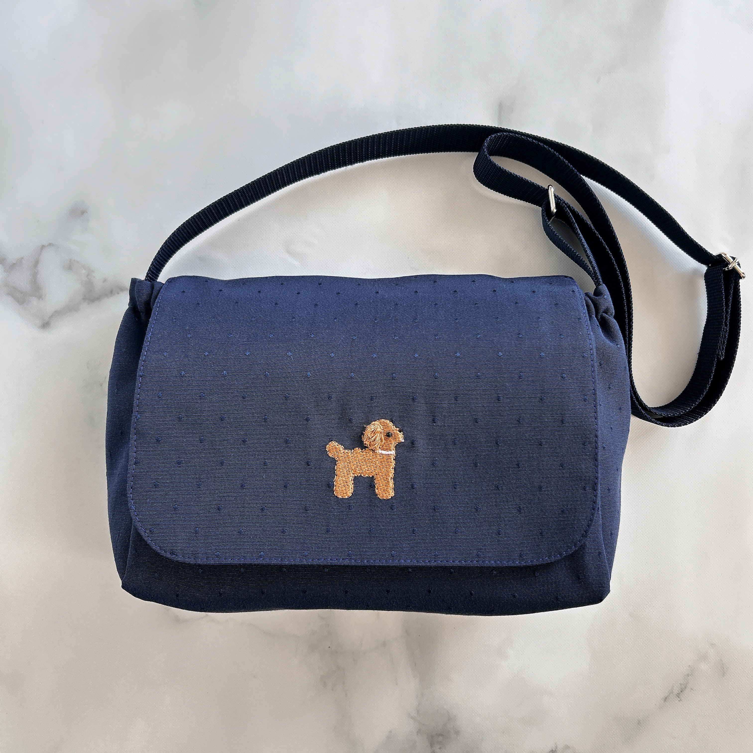 トイプードルの刺繍・通園・ショルダーバッグ・斜めがけバッグ・ななめがけ通園バッグ
