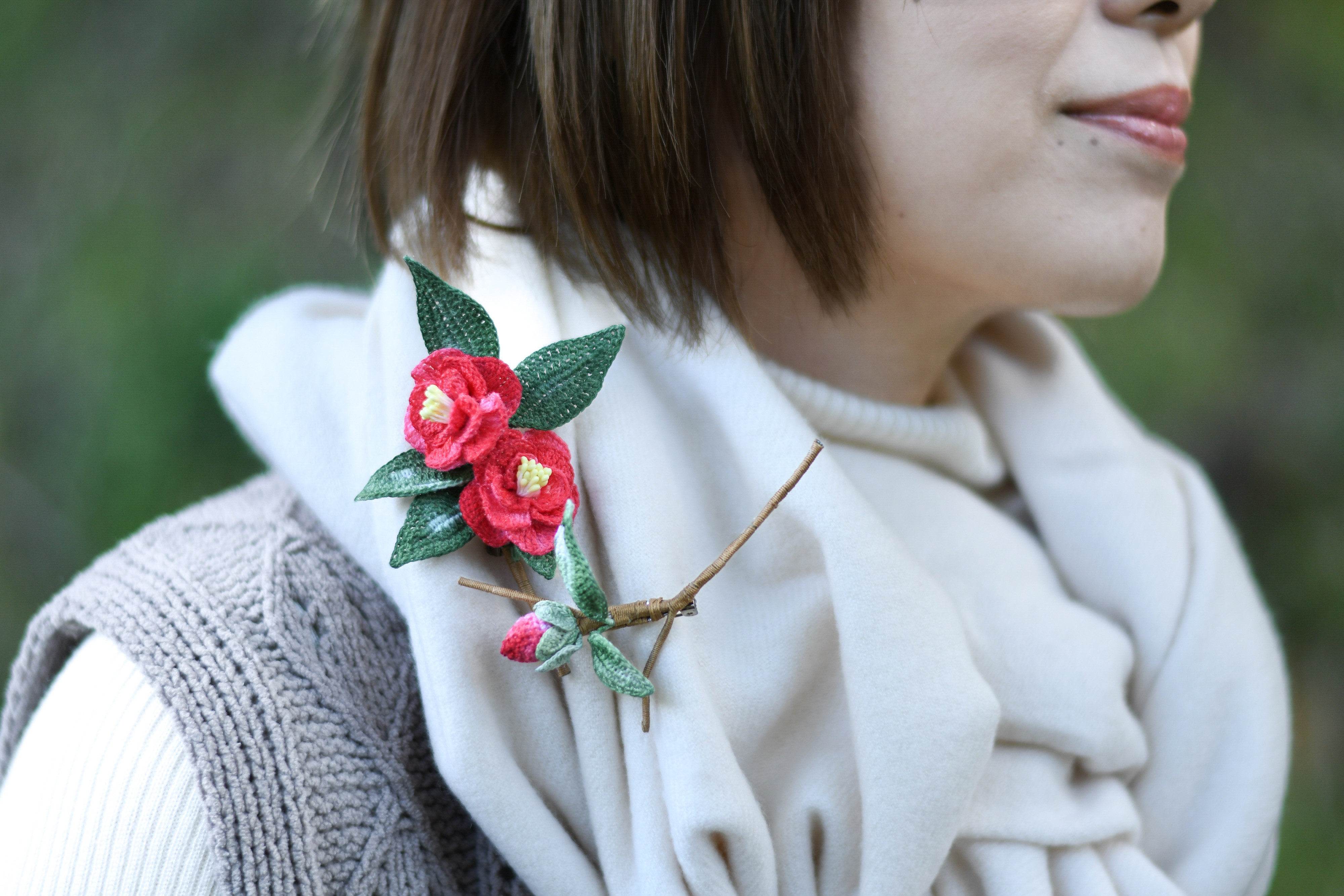 福袋【受注制作30日】ブローチ2点　椿のつぼみ、そして花開く（赤）　手編み　レース編み