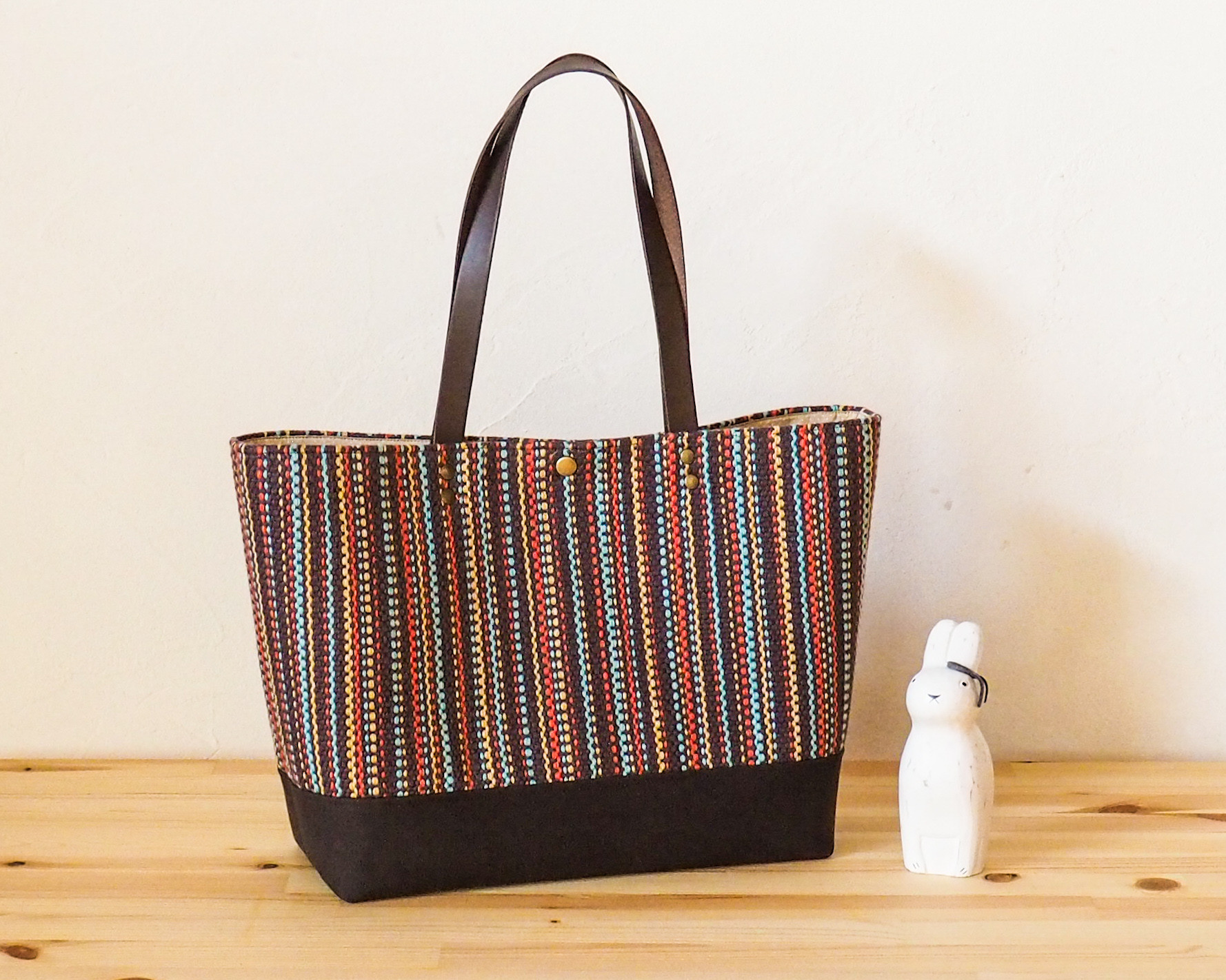 秋色マルチストライプ手織り布のA4大きめトート（ブラウン）