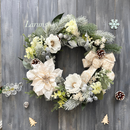 白ポインセチアの特大クリスマスリース ユーカリやローズヒップなど