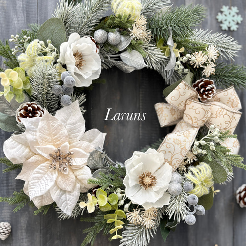 白ポインセチアの特大クリスマスリース ユーカリやローズヒップなど