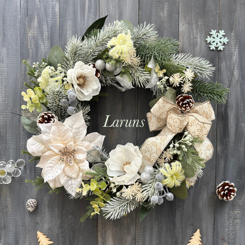 白ポインセチアの特大クリスマスリース ユーカリやローズヒップなど