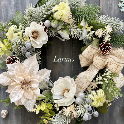 白ポインセチアの特大クリスマスリース ユーカリやローズヒップなど