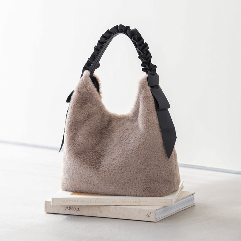 【待望のSサイズ登場】甘すぎないふわもこバッグ フリル ショルダーバッグ トートバッグ ファーバッグ 305-23 4,400円