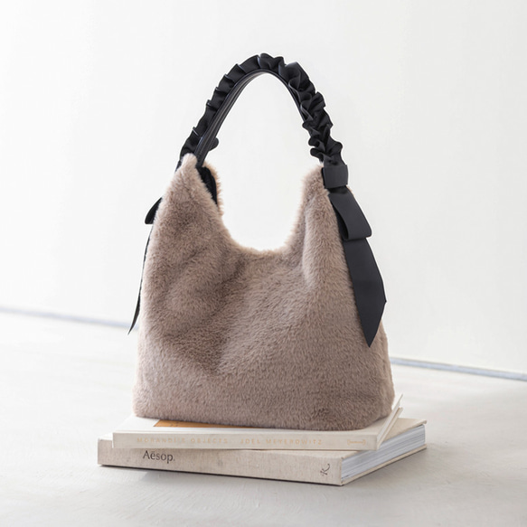 【待望のSサイズ登場】甘すぎないふわもこバッグ フリル ショルダーバッグ トートバッグ ファーバッグ 305-23 1枚目の画像