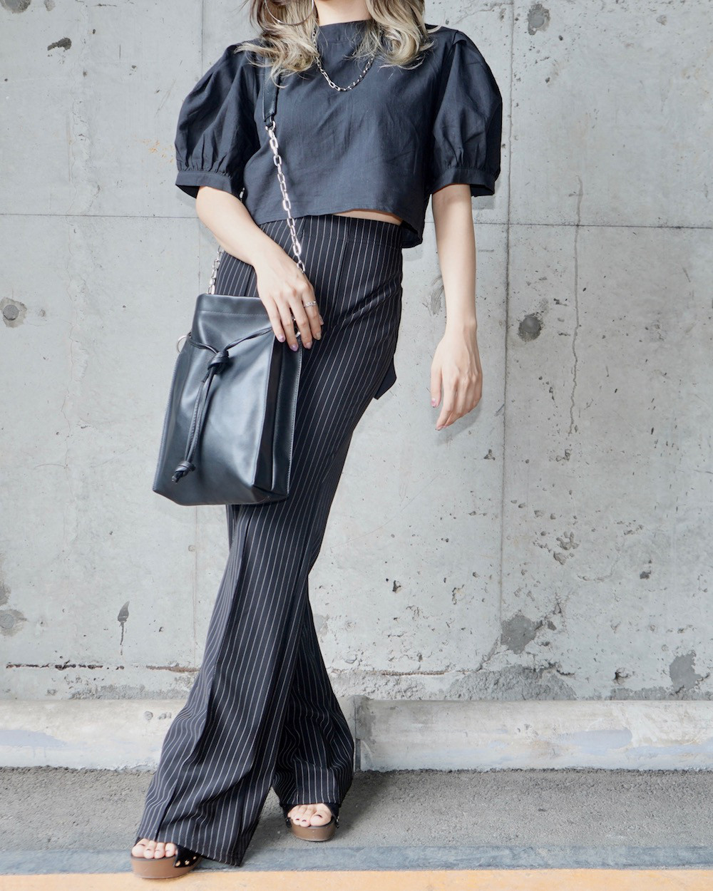 Back Cross Ribbon Puffsleeve Tops（black）