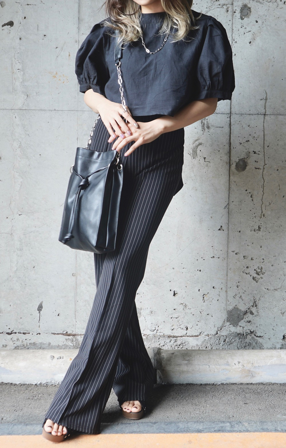 Back Cross Ribbon Puffsleeve Tops（black）