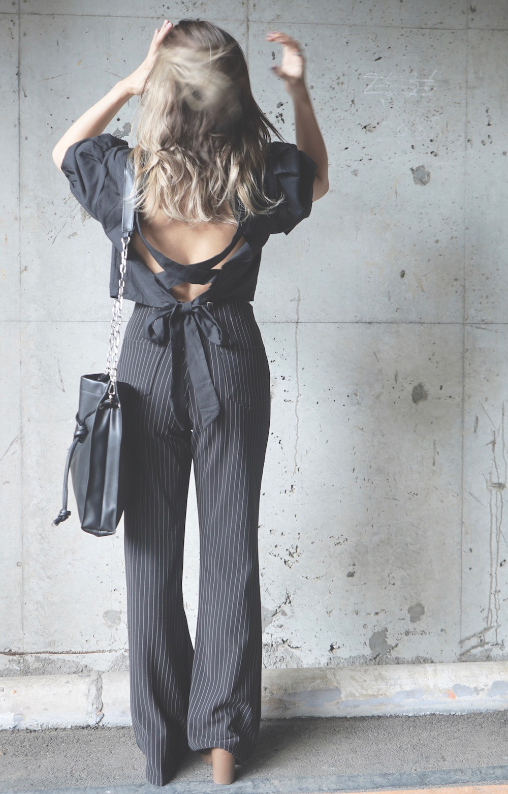 Back Cross Ribbon Puffsleeve Tops（black）