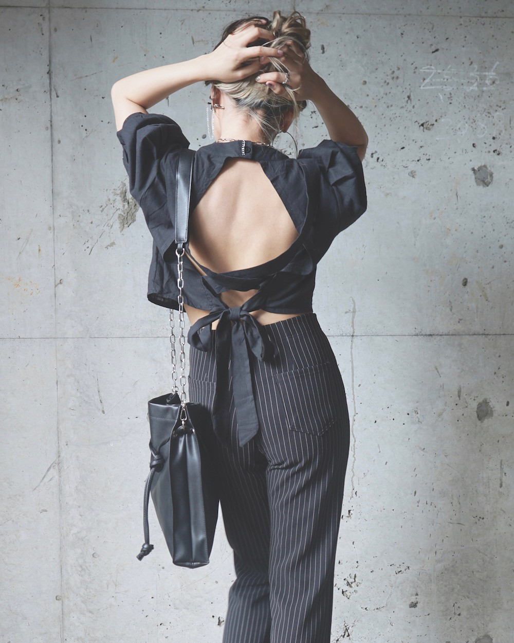 Back Cross Ribbon Puffsleeve Tops（black）