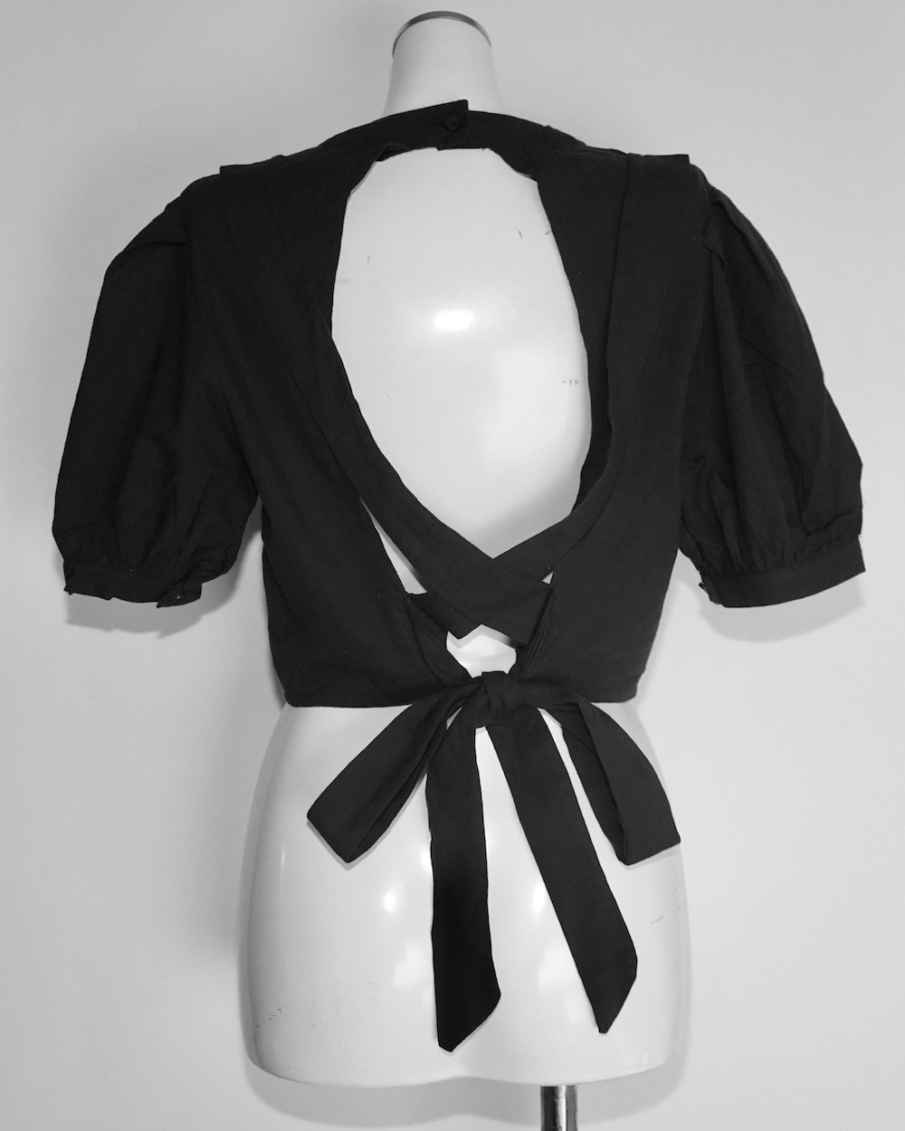 Back Cross Ribbon Puffsleeve Tops（black）