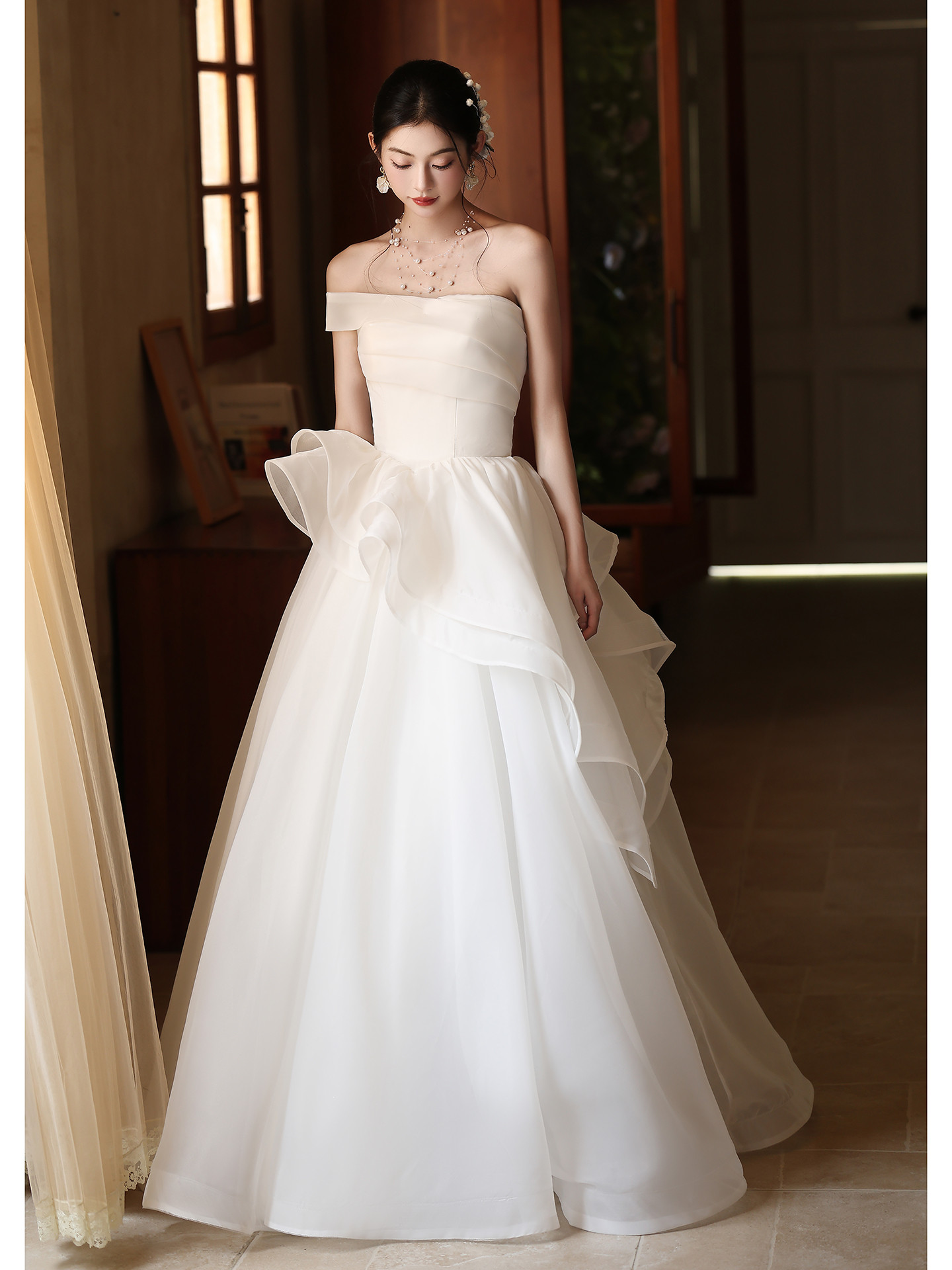 豪華 白 オフショルダー ウェディングドレス パーティー 韓国風 上品 結婚式 花嫁 演奏会 前撮り 披露宴 A7015