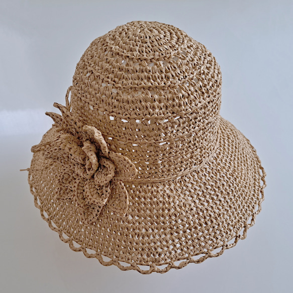 手編み☆自然素材のつば広帽子　お花コサージュ ナチュラルブラウン 4枚目の画像
