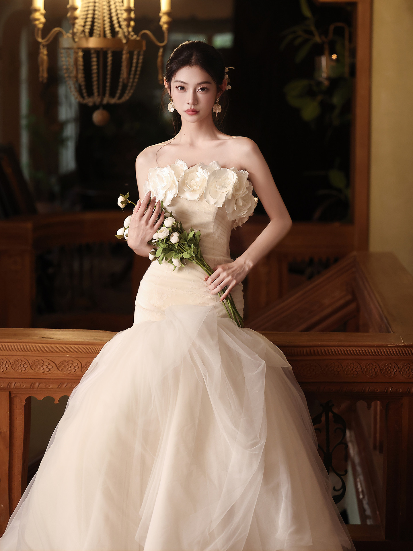 豪華 白 立体花 オフショルダー ウェディングドレス 裾引き 上品 パーティー 花嫁 演奏会 前撮り 披露宴 A7023