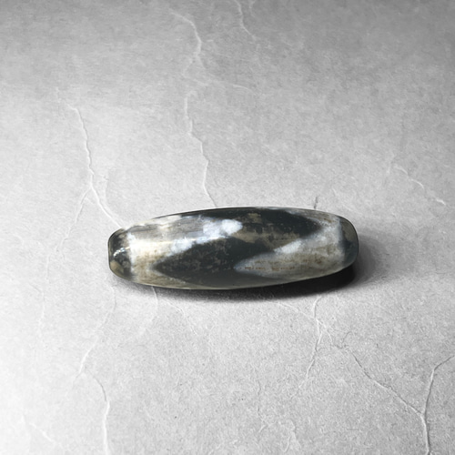 tibetan dZi beads：tiger's tooth / チベット産天珠：虎牙天寿 天然石