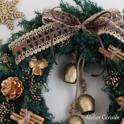 ・クリスマス リース ＜プリザーブドフラワー＞ ヒムロスギ ゴールド ベル付き 29㎝ 4枚目の画像