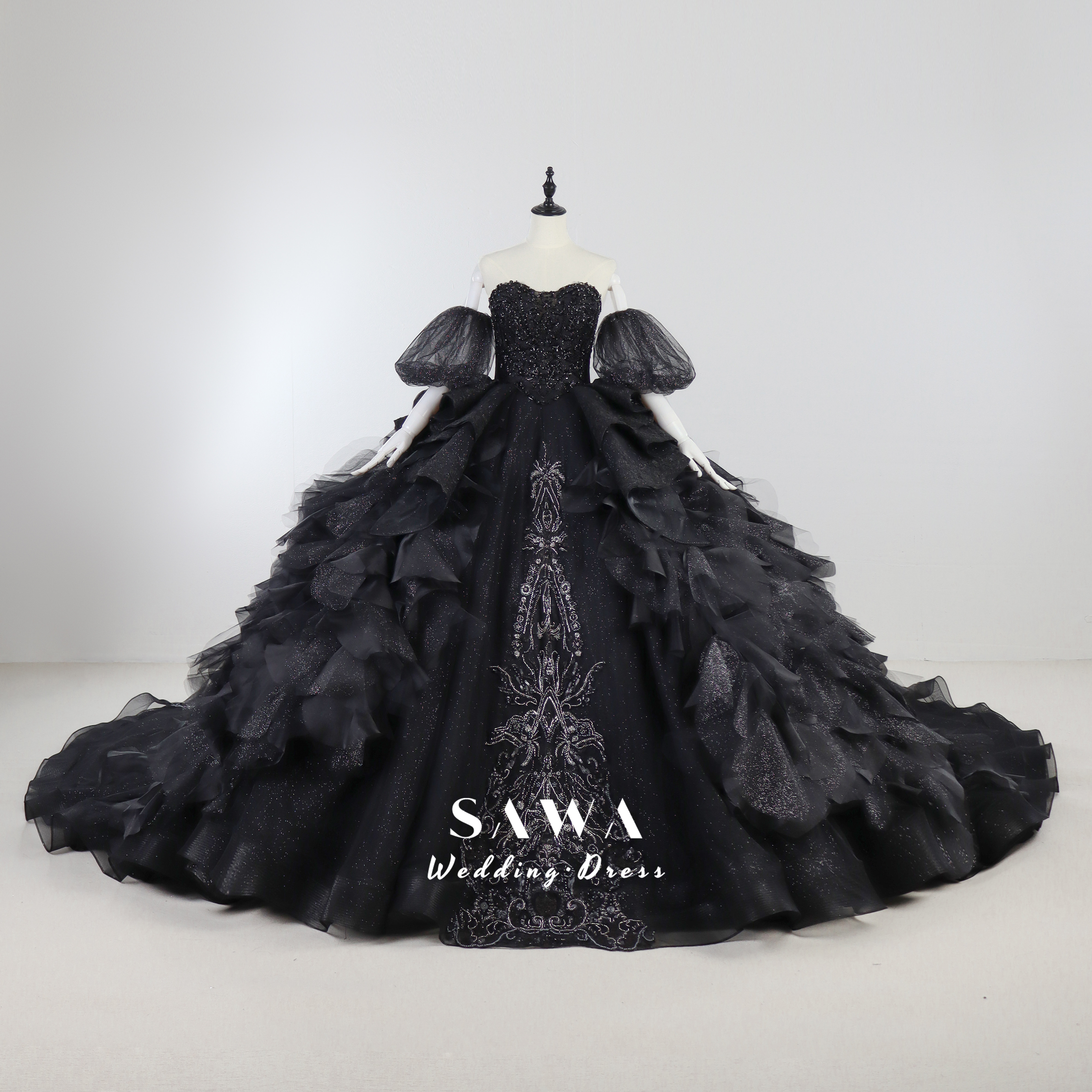 高級感溢れる　3ways ブラック黒　取り外し可能トップス・袖パフスリーブ　二の腕を隠せる　ラッフルスカートフランス刺繍